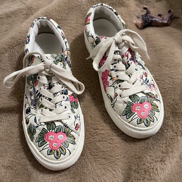 Tory Burch Leather Floral sneakers lace up shoes Size 5 - Picture 2 of 9
